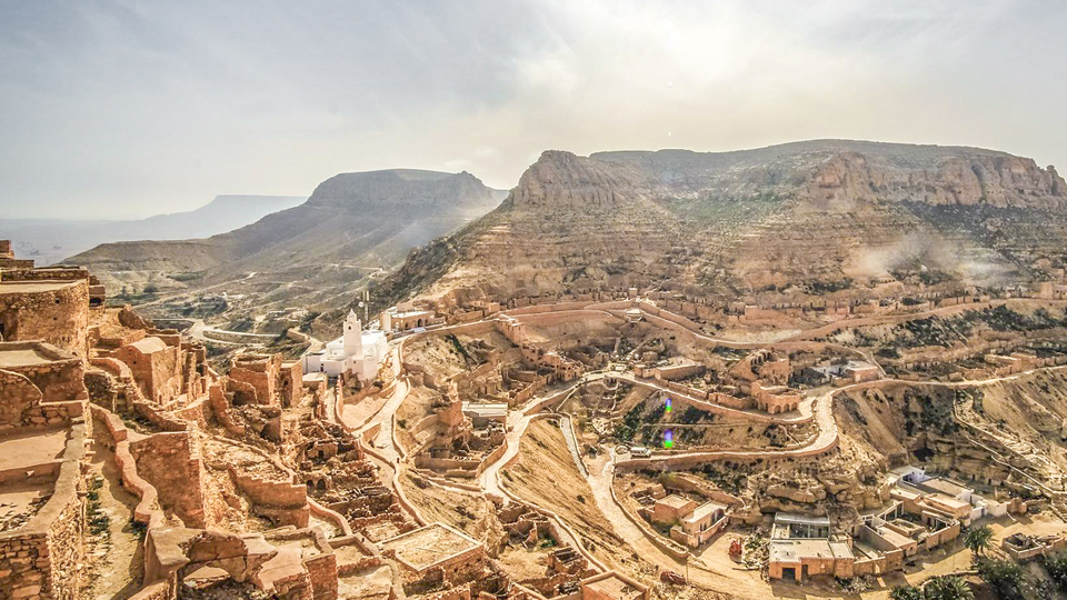 SANDS AND OASES OF SOUTHERN TUNISIA
